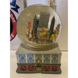 Macy’s Thanksgiving Day Parade Snow Globe World Trade Centers New York City 1999